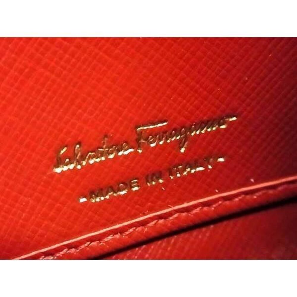 Ferragamo Double Gancini Leather Round Zip Long Wallet Red - Picture 5 of 5